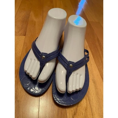 Sandalias chanclas Coach para mujer 8,5 púrpura charol Juney en relieve Foto 1 de 4