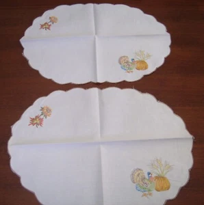 Vintage Set 2 tovagliette in cotone tema tacchino Ringraziamento Autunno Stagione 17,5x12,5" - Foto 1 di 8