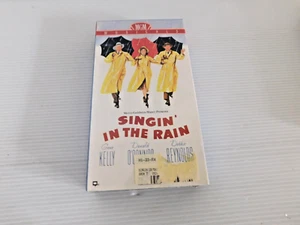 SINGING IN THE RAIN VHS VIDEOKASSETTE 1952 MGM GENE KELLY DEBBIE REYNOLDS 1993 - Bild 1 von 2