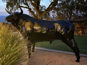 Spanischer Stier lebensgroß 3D😉 Kuh Deko Skulptur Tierfigur Garten Bull El Toro - Picture 1 of 9