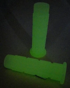 Oury Classic MTB mountain bicycle flangeless grips GLOW IN DARK - Picture 1 of 2