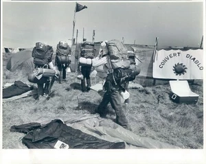 1981 Press Photo Protester Campground Diablo Canyon Nuclear Plant CA - Picture 1 of 2