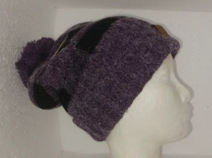 CC Exclusives lila schwarz Beanie Bommel weich Zopfmuster Unisex Einheitsgröße neu mit Etikett - Bild 1 von 6
