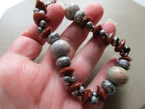 PULSERA ELÁSTICA VINTAGE INUSUAL RETRO VIDRIO MARRÓN GRIS AZUL CANICAS CUENTAS PLATA - Imagen 1 de 2