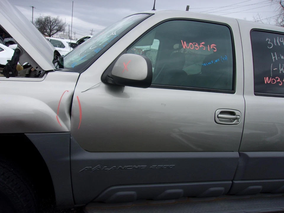 Medidor de fluxo de ar de injeção de combustível usado serve: 2002 Chevrolet Avalanche 2500 grau A - Imagem 1 de 4