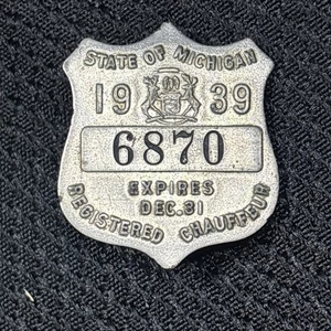 Vintage 1939 Michigan lizenzierter registrierter Chauffeur Abzeichen Pin hinten Fahrer #6870 - Bild 1 von 3