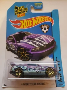 2014 Hot Wheels #18 HW City-HW Goal CUSTOM '12 FORD MUSTANG Lavender wGldTrap5Sp - Picture 1 of 2