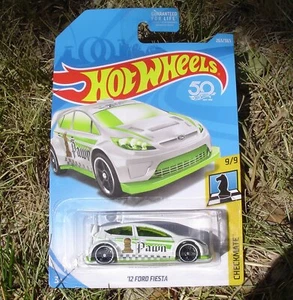 WHITE PAWN. '12 Ford Fiesta. 2018 HW 263/365 CHECKMATE FJY94 New in Package! - Picture 1 of 3