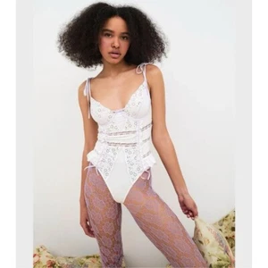 For Love And Lemons & Victory Secret Swirl Eyelet Lace Teddy White 34D $139 - Picture 1 of 6