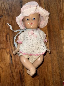 Antike Komposition Babypuppe, Kleidung, 10" groß, geformtes Haar um 1920? - Bild 1 von 12