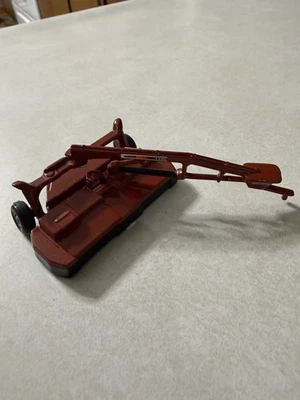 Implemento acondicionador cortacésped ERTL 1/64 Hesston 1340  Foto 1 de 3