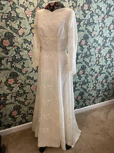 Vintage 1970s Ivory Satin/chiffon Embroidered Wedding Dress Tall Size 10 Romney - Picture 1 of 18