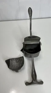 Vintage Wear-Ever Hand Citrus Juicer Ricer Masher USA Made Cast Aluminum - Picture 1 of 9