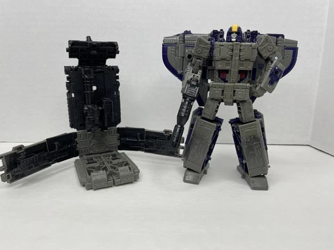 Transformers Siege  ASTROTRAIN Complete war for cybertron leader Cover