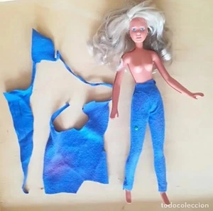 Muñeca Barbie o similar, con vestido de 2 piezas hecho a mano; MB - 34 cm de alt - Imagen 1 de 1