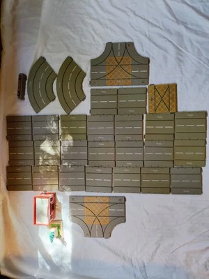 VTG Tonka Kentoys Lot Plastic Road Buildings Statue More 1999 - Image 1 of 4