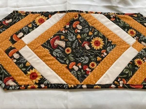 Herbst " Pilze " Tischläufer 13 x 36 Zoll REVERSIBLE TO THANKSGIVING - Bild 1 von 5