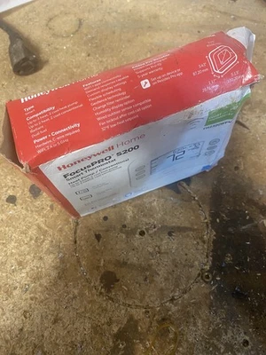 Honeywell Thermostat TH2320WF4010/U S200 FocusPRO Smart Thermostat, 3Heat/2Cool - Image 1 of 4