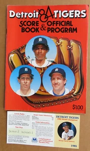 Detroit Tigers' 1984 Scorebook & Program World Champs + 1985 Schedule ! - Picture 1 of 6