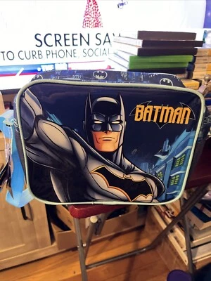 Bolso LUNCHBOX DC Comics Batman Lado Suave Aislado Azul y Amarillo NUEVO Foto 1 de 4