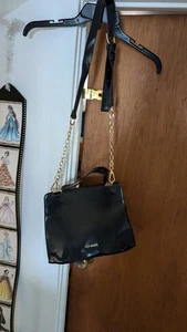 STEVE MADDEN BLACK GLOSSY FINISH BAG WITH STRAP GOLD-COLORED HARDWARE - Picture 1 of 5