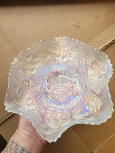 Very Pretty Fenton Carnival Glass White Peacock & Urn Ruffled Bowl - Picture 1 of 17