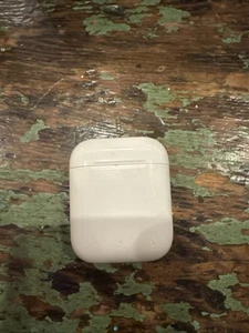 Apple AirPods 2nd Gen with charge case (A2031)RIGHT EARBUD DOES NOT WORK - Picture 1 of 2