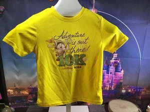 Camisa Run Disney UP 2024 Adventure Is Out There 10k niños talla grande 10/12 - Imagen 1 de 6