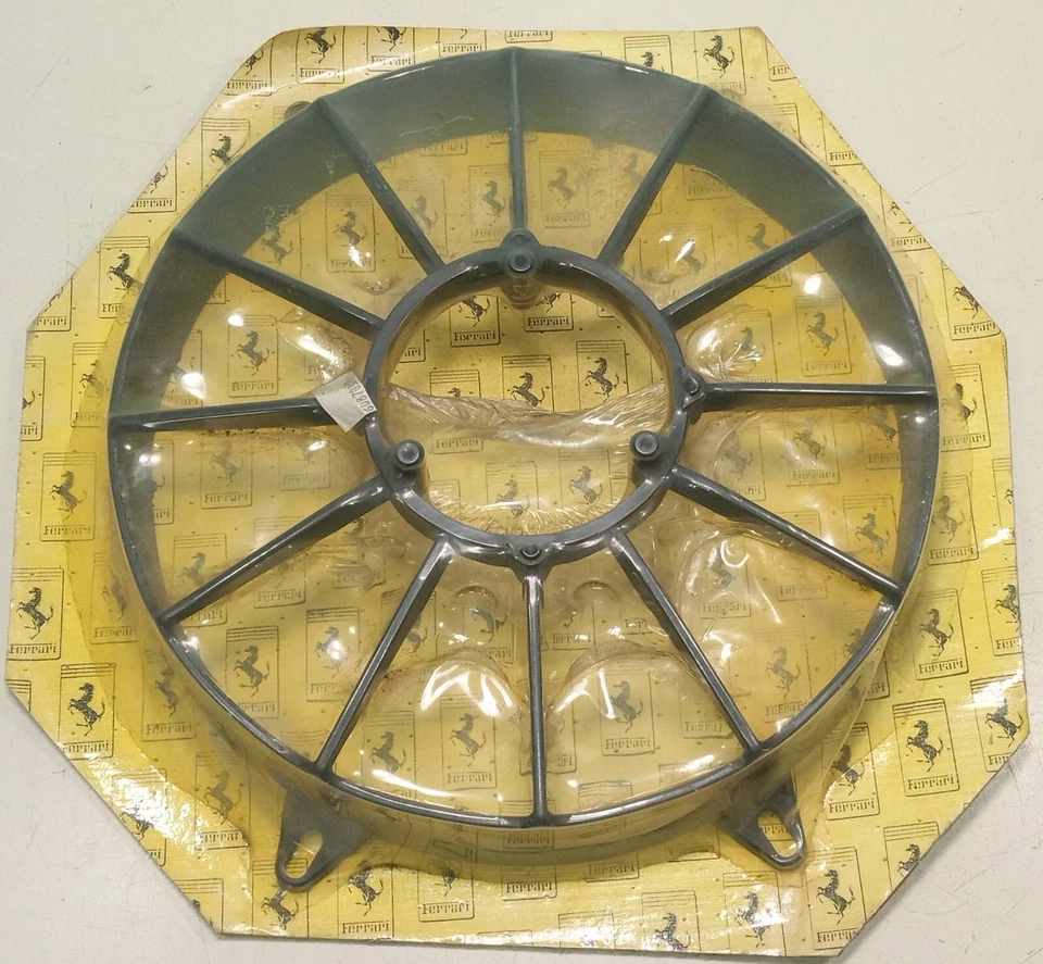 Tampa da cobertura do ventilador do radiador Ferrari Testarossa_60870300_208_288_328_Mondial_NOVO - Imagem 1 de 4