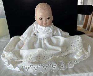Vestido de bautizo vintage dulce cabeza bisque manos Grace S. Putnam bebé muñeca 8" - Imagen 1 de 11