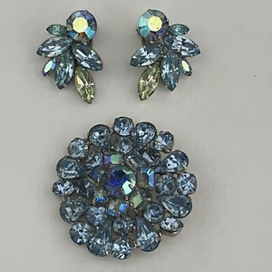 Vintage Weiss Aurora Borealis Blue Crystal Pin and Earrings Set Clip On - Picture 1 of 5
