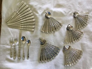 WM Rogers & Son Silverplate Flatware Set Enchanted Rose 59 Pieces - Superb cond - Picture 1 of 16