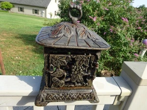 Lámpara de hoja de uva pagoda linterna de jardín de hierro fundido estilo japonés de colección con pátina - Imagen 1 de 11