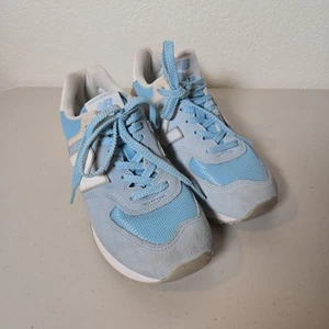 New Balance Classic 574 Core Sneakers WL574ESB Scarpe Donna 6.5 Scamosciato Blu Chiaro - Foto 1 di 10