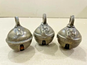 OLD VINTAGE HANDCRAFTED BRASS HINDU RELIGIOUS GOD ENGRAVED 3 PC ROUND COW BELLS - Picture 1 of 12