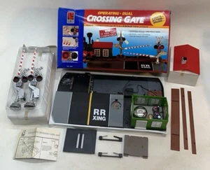 Life-Like 1964 Dual Operating Crossing Gate 0 027 Scale Compatible - Tested READ - Picture 1 of 24