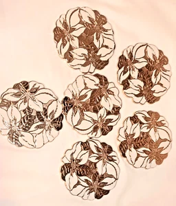 ONEIDA Wm A Rogers 6 Poinsettia Christmas Gold and White Coaster Set - - Picture 1 of 6