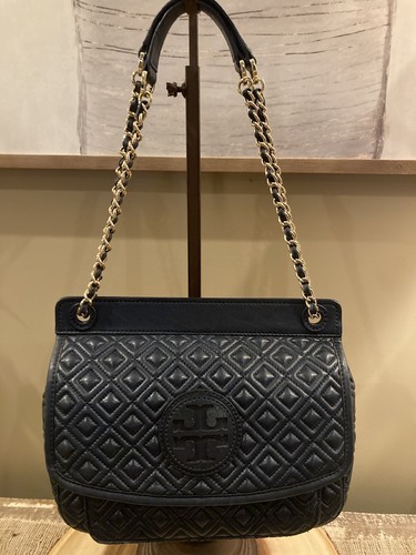 Borsa a tracolla Tory Burch Marion Diamond in pelle trapuntata con catena blu navy