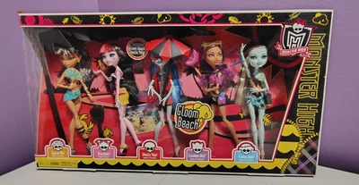Monster High Gloom Beach Doll 5 Pack with Exclusive Ghoulia Yelps Mattel W2823 - Image 1 of 2