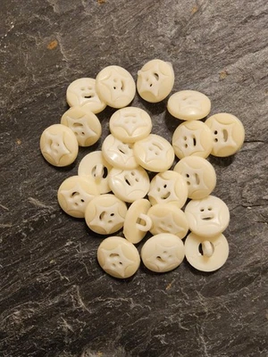 🦊Job lot  of 20  pcs star cream smile shank buttons craft scrapbook sewing  - Image 1 of 4