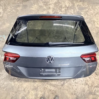 VOLKSWAGEN TIGUAN 2018-2024 PUERTA TRASERA PUERTA LEVADIZA PANEL DE CARCASA Y ALERÓN MALETERO OEM Foto 1 de 4