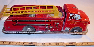 MARX V.F.D. 1 LADDER FIRE TRUCK TIN FRICTION TOY IN RED & YELLOW - Image 1 of 4