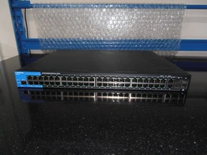 Commutateur Linksys LGS552P 52 ports Gigabit PoE + 2 ports combinés + 2 ports SFP + - Photo 1/4