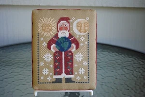 Vtg Finished cross stitch Prairie Schooler Santa 1995 Globe World - Picture 1 of 5