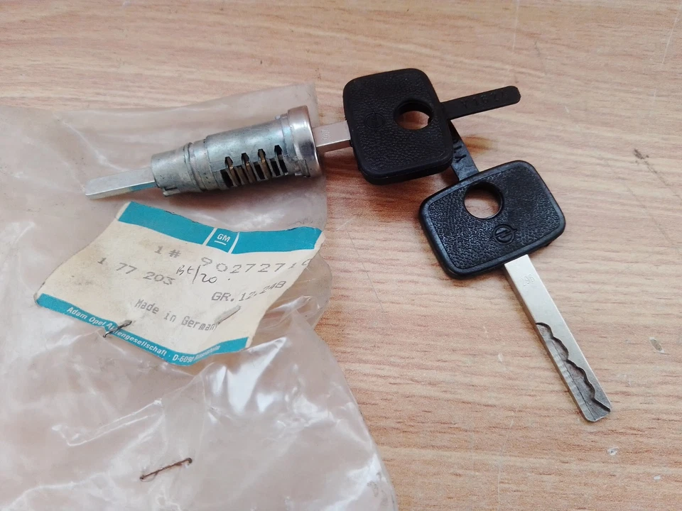 Trunk Lid Lock Barrel with Keys for Opel Ascona C Vauxhall Cavalier MK2 OEM - Image 1 of 1
