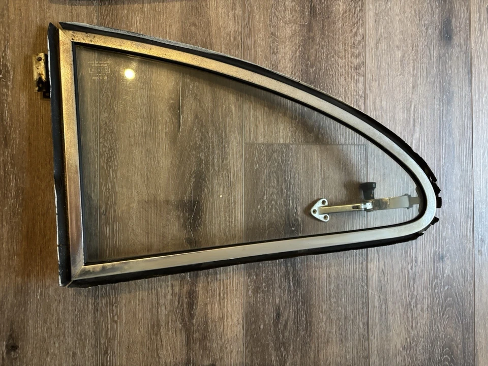 Porsche 356A DR side 1/4 Window w Hinges 1956 1957 1958 1959 1960 1961 1962 1963 Foto 1 de 4
