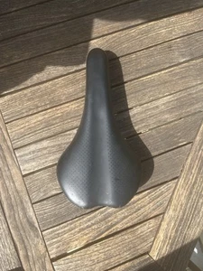 MTB Saddle - Picture 1 of 3