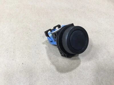 Fuji Electric AR30FOR / AR30F0R Momentary Black Push Button Flush #61I54 Foto 1 de 4