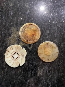 COLGANTES DE PIEDRA DE JADE NATURAL HECHOS A MANO: JUEGO DE 3 3"" Redondos - Imagen 1 de 6