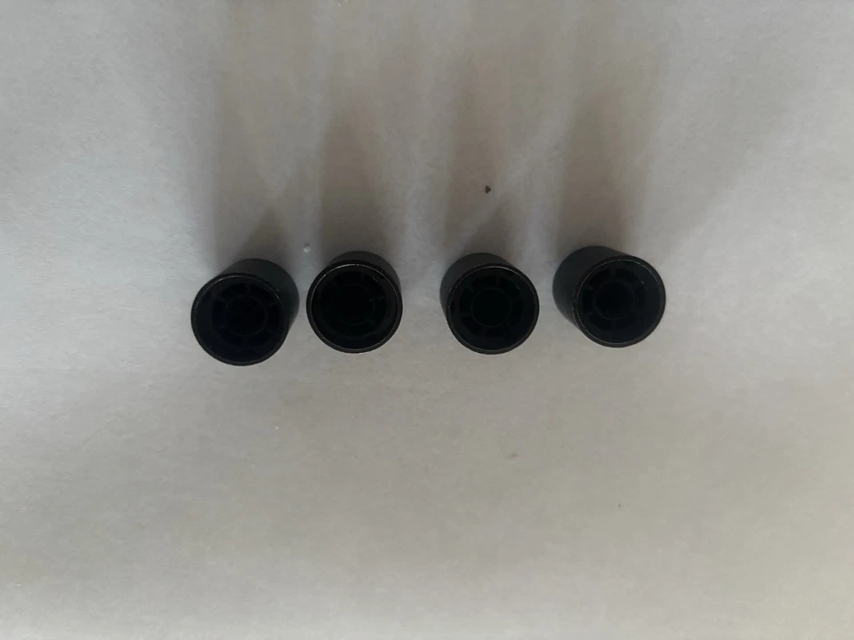 Piezas de amplificador Fender originales - perillas de amplificador, juego de 4 negras NOS Foto 1 de 2